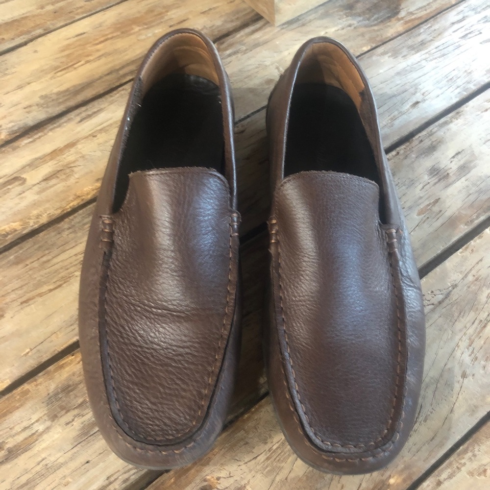 Flash Sale.. Men’s Tommy Bahama leather size 11.5.